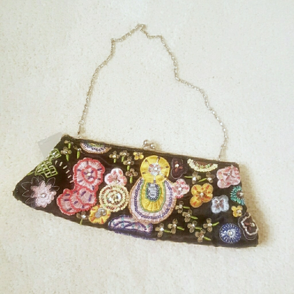 🆕beaded clutch wristlet purse